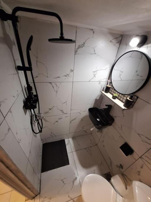 Queen Suites 60M2 Salonicco Esterno foto