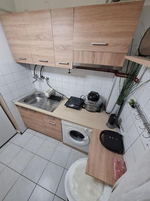 Queen Suites 60M2 Salonicco Esterno foto