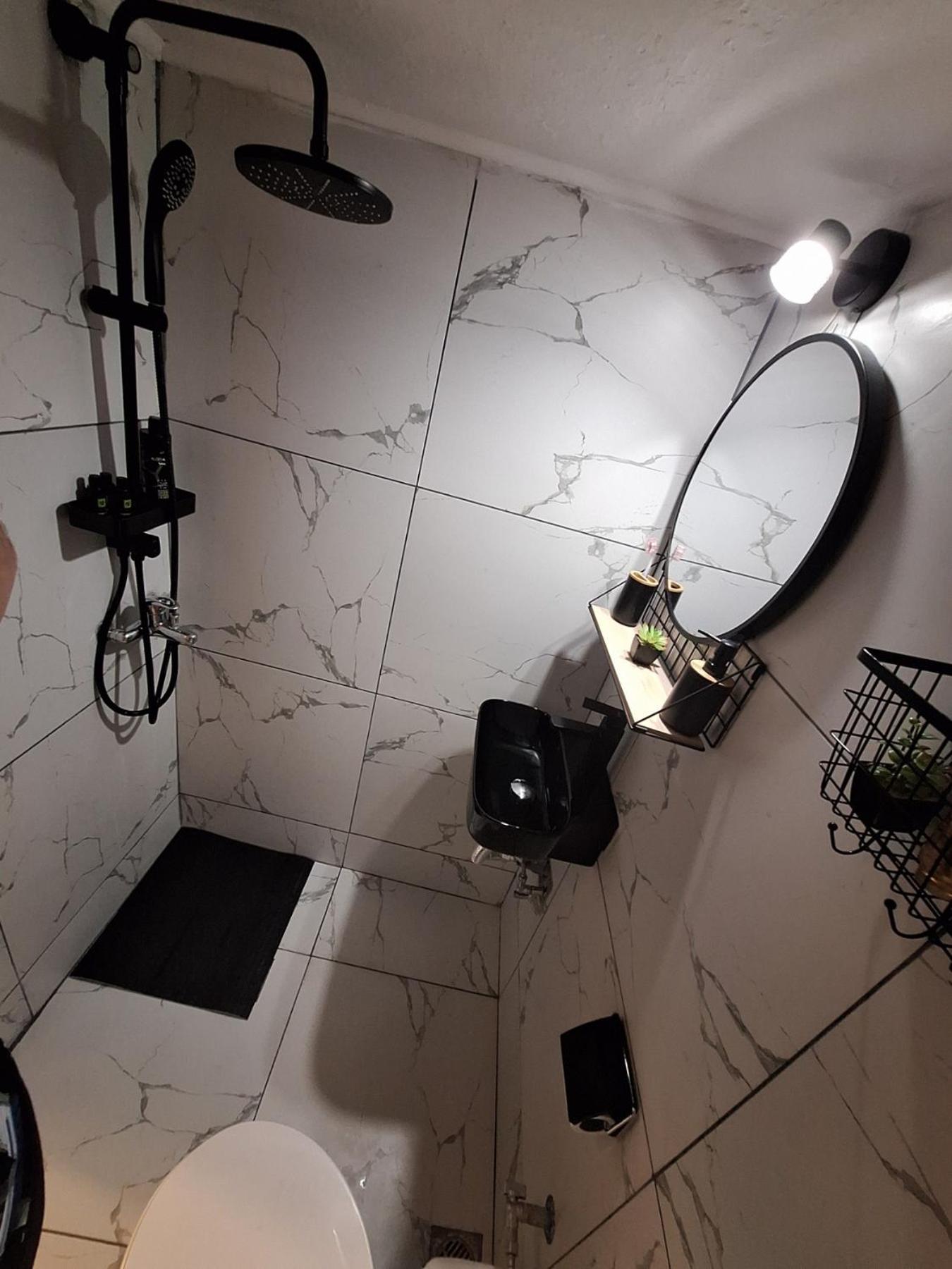 Queen Suites 60M2 Salonicco Esterno foto